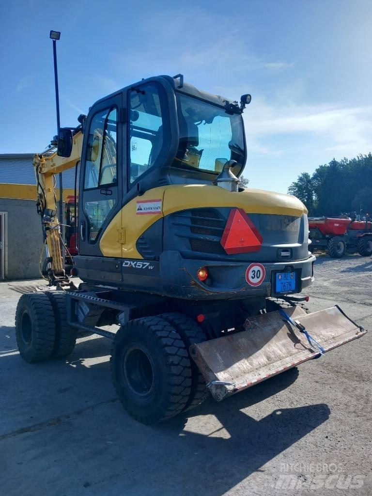 Doosan DX 57 W-5 Ekskavatori uz riteņiem