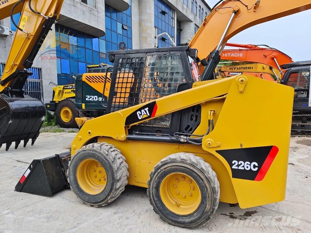 CAT 226 C Lietoti riteņu kompaktiekrāvēji