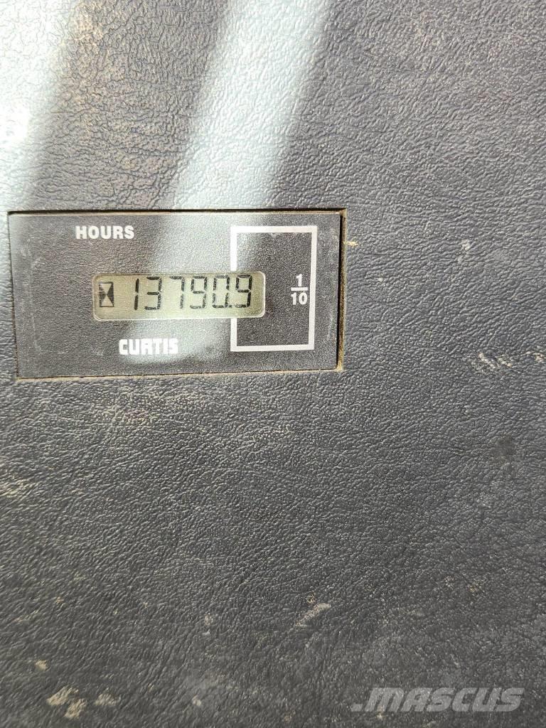 Hyundai Robex 300 LC Kāpurķēžu ekskavatori