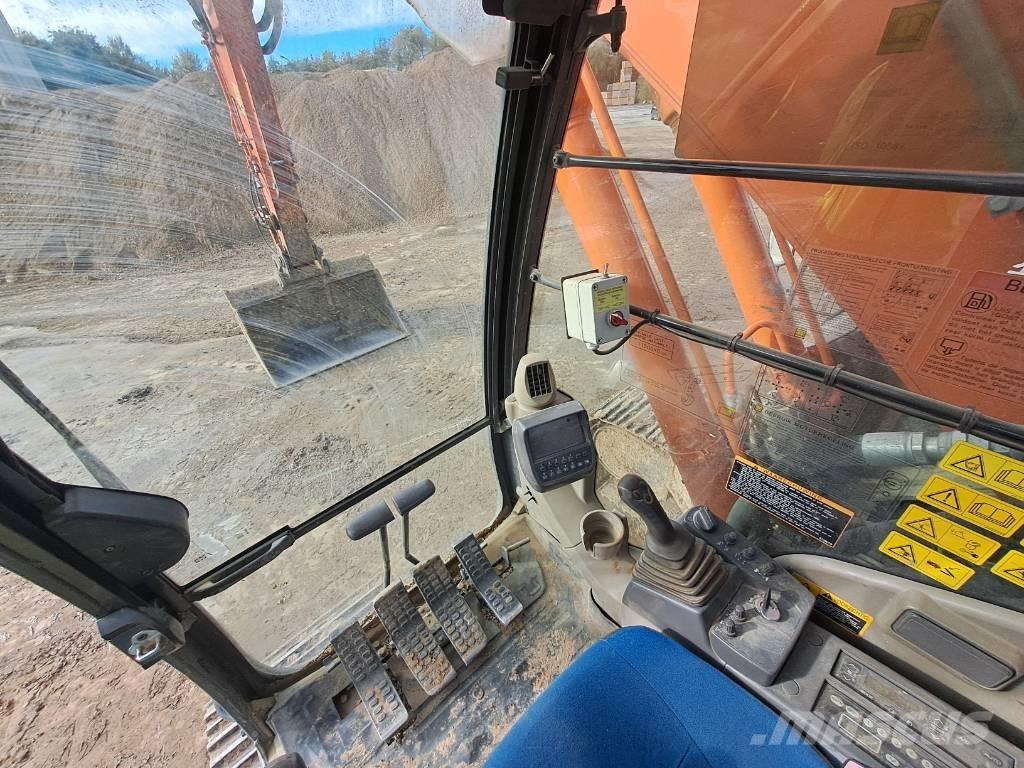 Hitachi ZX225USLC-3 Kāpurķēžu ekskavatori