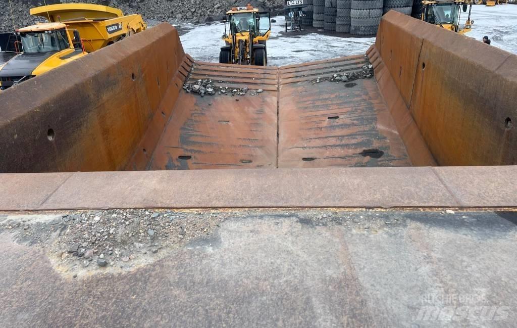 Komatsu 605-7 Karjeras kravas automašīnas