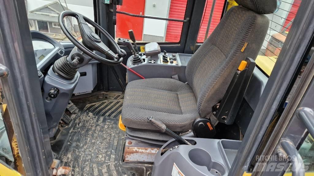Komatsu WA 200 PZ-6 Iekrāvēji uz riteņiem