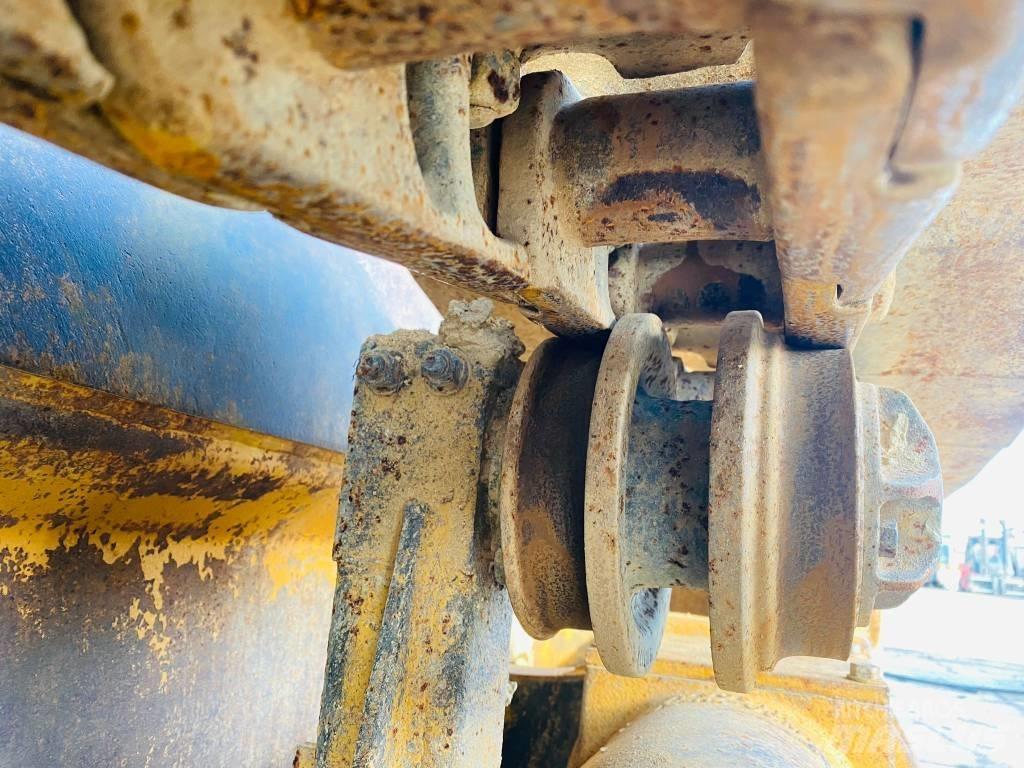 CAT 943 LGP Kāpurķēžu iekrāvēji
