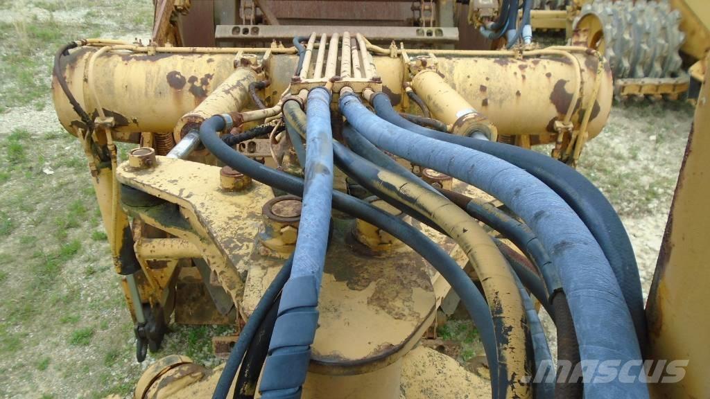 International 412B Skrēperi