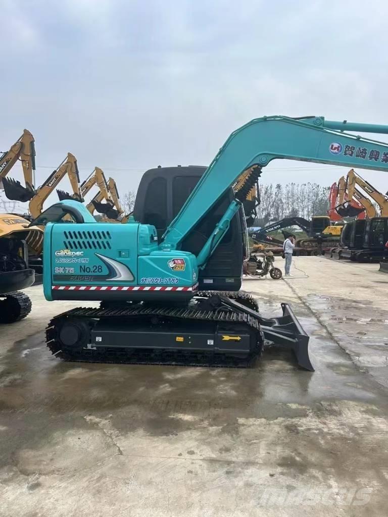 Kobelco SK 75 Kāpurķēžu ekskavatori