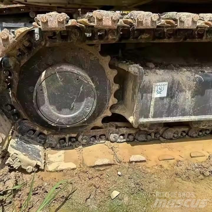 Komatsu PC70 Kāpurķēžu ekskavatori