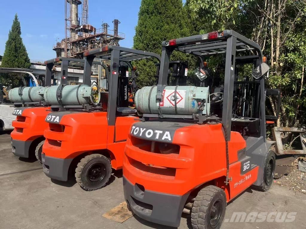 Toyota FD 30 Tehnika ar dīzeļa dzinēju