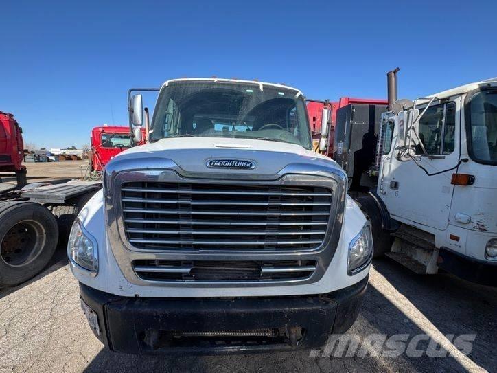 Freightliner M2 Kabeļu pacēlājs nomontējamām kravas mašīnām