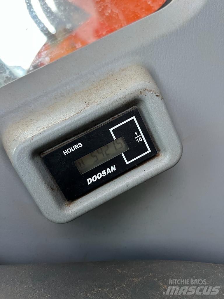 Doosan DX140 LCR Kāpurķēžu ekskavatori