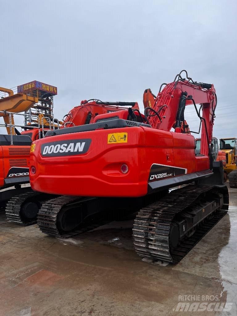 Doosan DX 225 LC-9 Kāpurķēžu ekskavatori