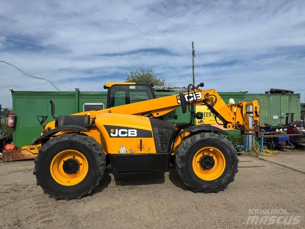JCB 526-56 Agri Lauksaimniecības pacēlāji