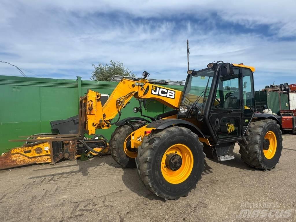 JCB 526-56 Agri Lauksaimniecības pacēlāji