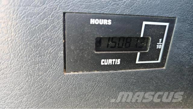 Hyundai Robex 300 LC Kāpurķēžu ekskavatori