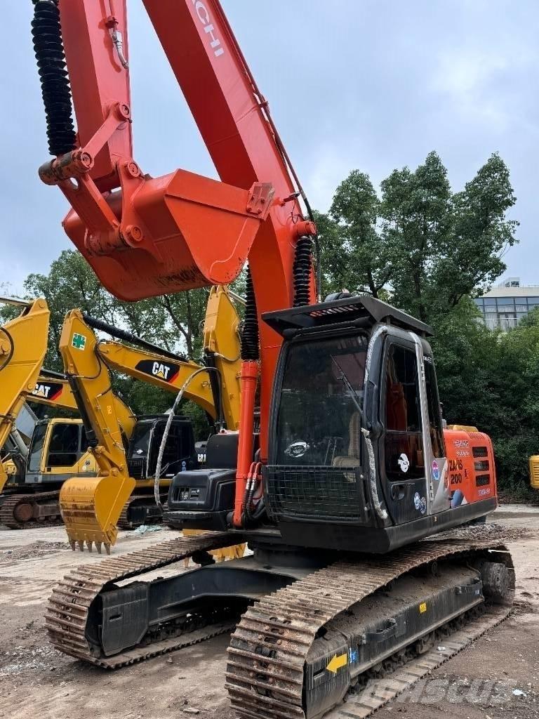 Hitachi ZX 200 Kāpurķēžu ekskavatori