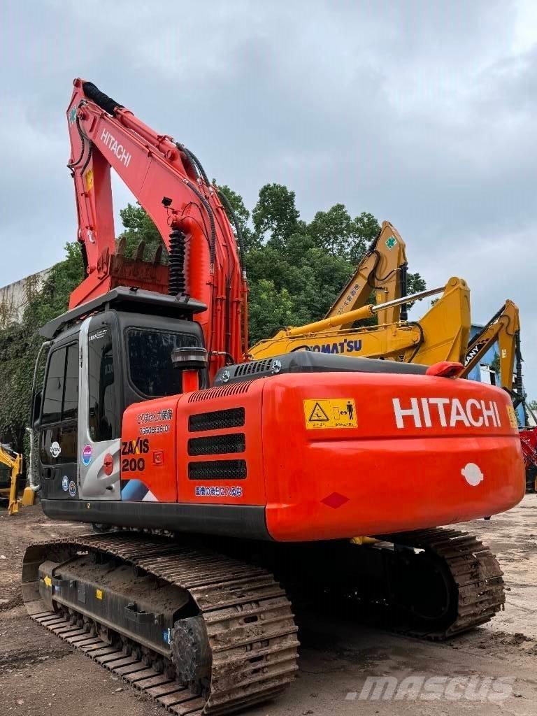 Hitachi ZX 200 Kāpurķēžu ekskavatori