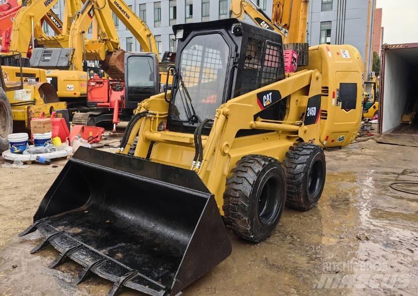 CAT 246D Lietoti riteņu kompaktiekrāvēji
