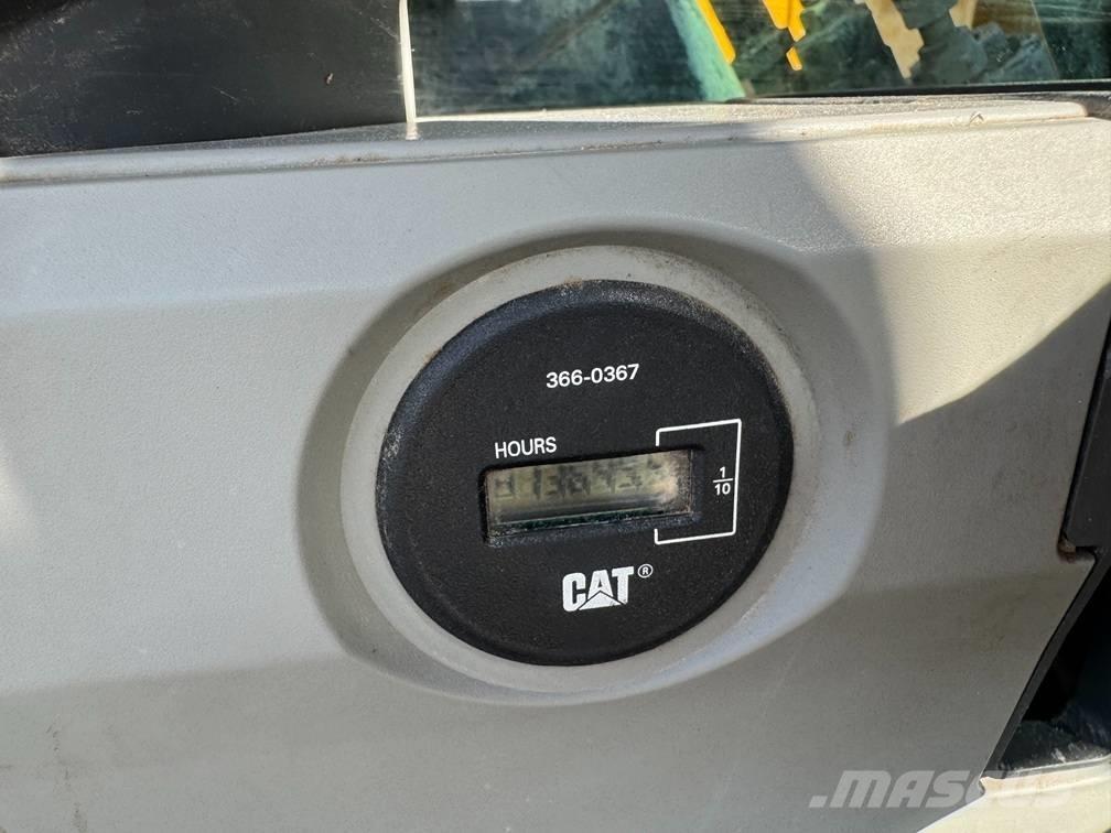 CAT 323 F L Kāpurķēžu ekskavatori