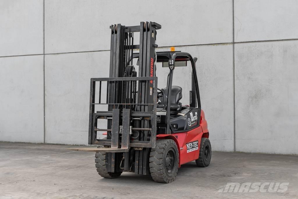 Manitou MI 30 D Tehnika ar dīzeļa dzinēju