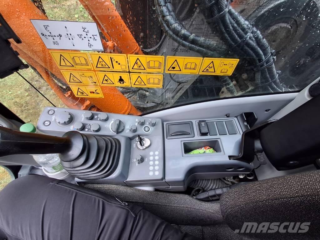 Hitachi ZX 225 US LC Kāpurķēžu ekskavatori