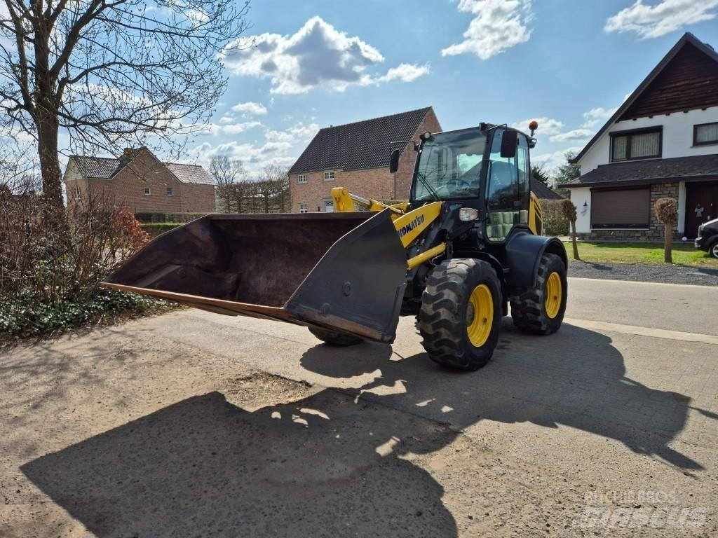 Komatsu WA100M-7 Iekrāvēji uz riteņiem