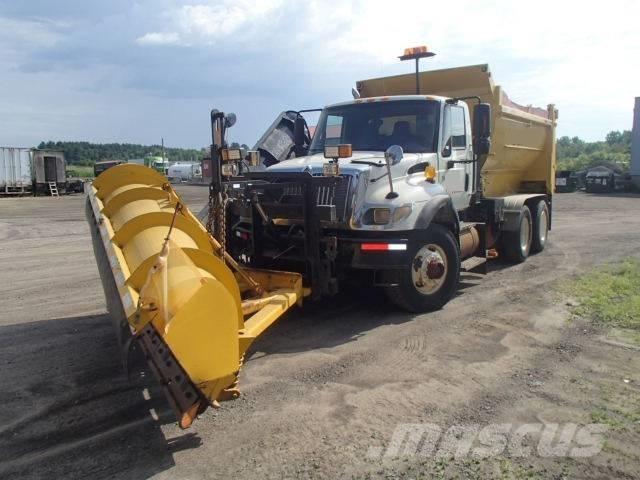 International 7400 Sniega naži un tīrītāji