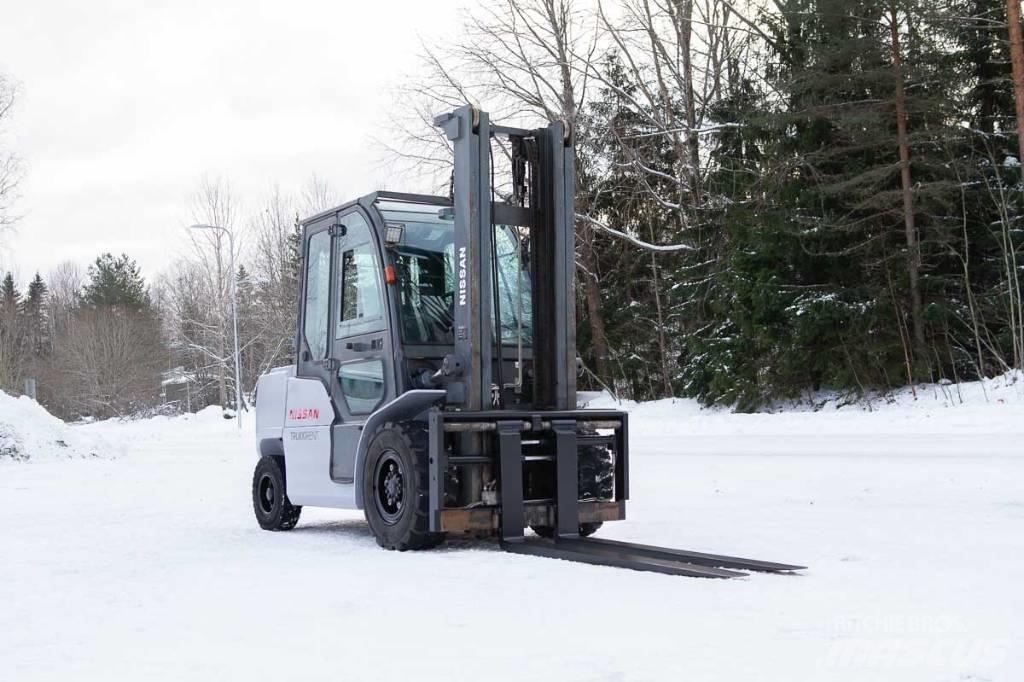 Nissan WG1F4A50Y Tehnika ar dīzeļa dzinēju