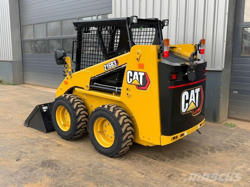 CAT 216B3 Iekrāvēji uz riteņiem