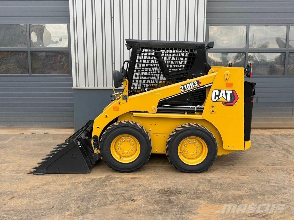 CAT 216B3 Iekrāvēji uz riteņiem