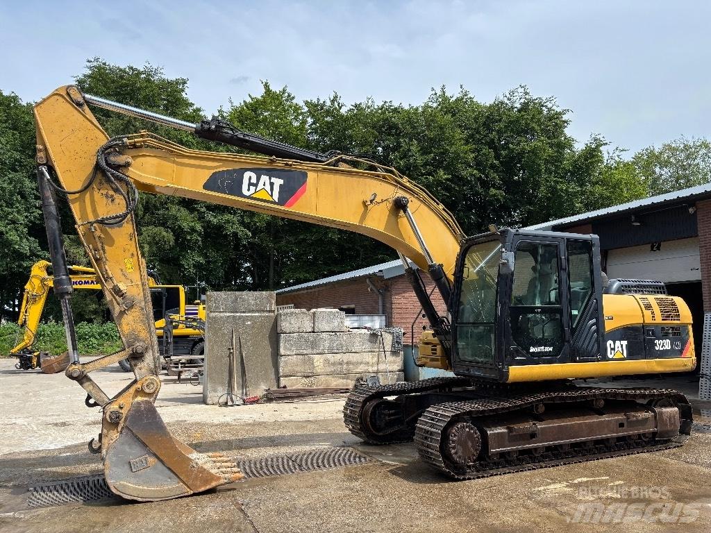 CAT 323 D LN Kāpurķēžu ekskavatori