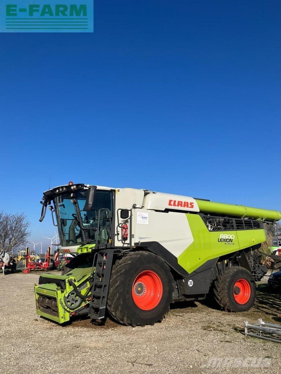 CLAAS lexion 8800 Ražas novākšanas kombaini