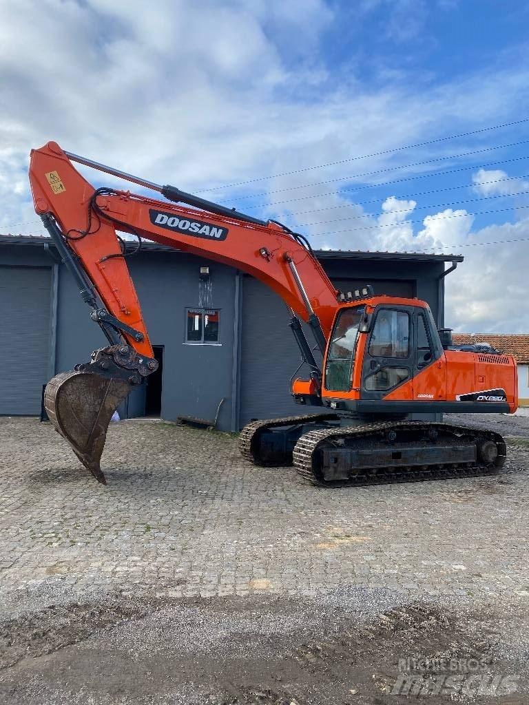 Doosan DX 220 NLC Kāpurķēžu ekskavatori