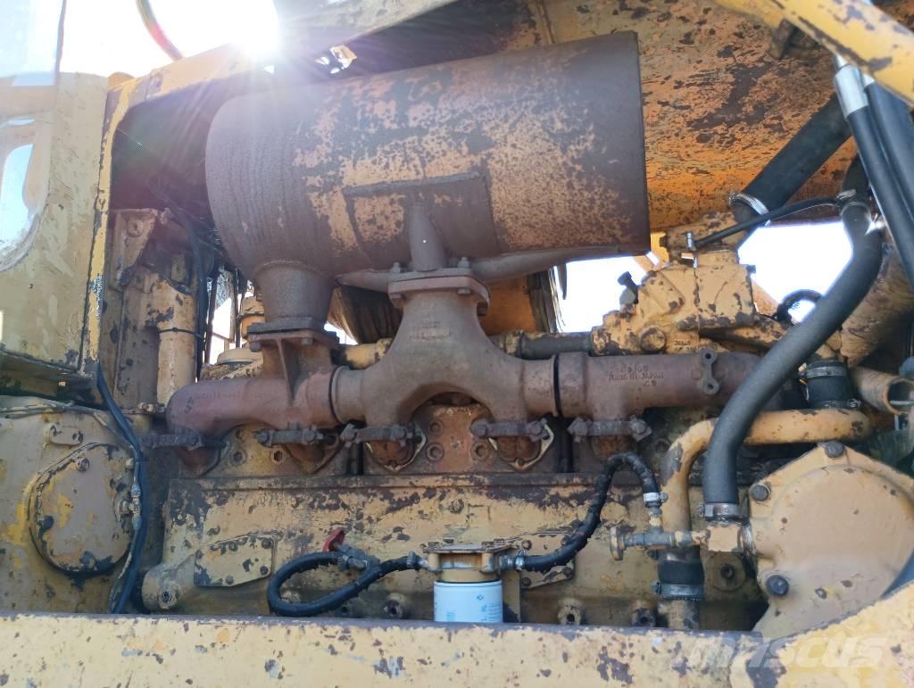 Komatsu D 85 A-12 Kāpurķēžu buldozeri