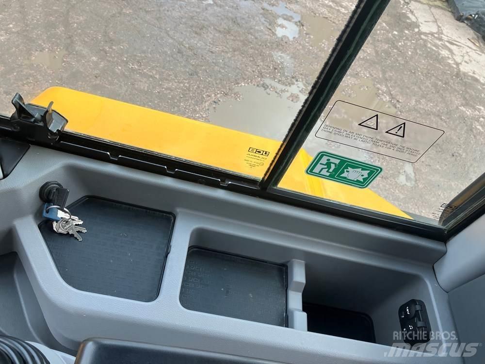 JCB 411 Iekrāvēji uz riteņiem