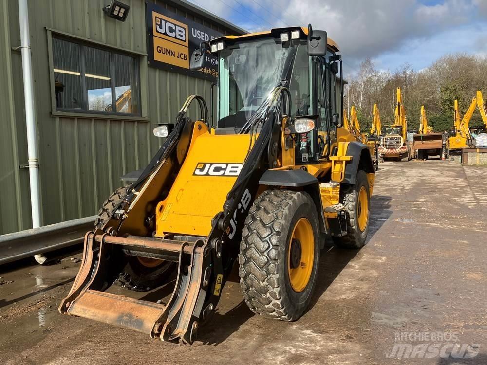 JCB 411 Iekrāvēji uz riteņiem