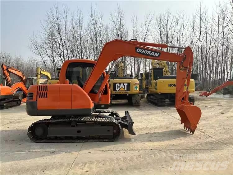 Doosan DX75 Kāpurķēžu ekskavatori