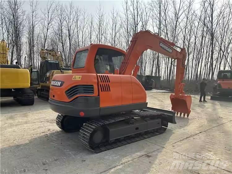 Doosan DX75 Kāpurķēžu ekskavatori