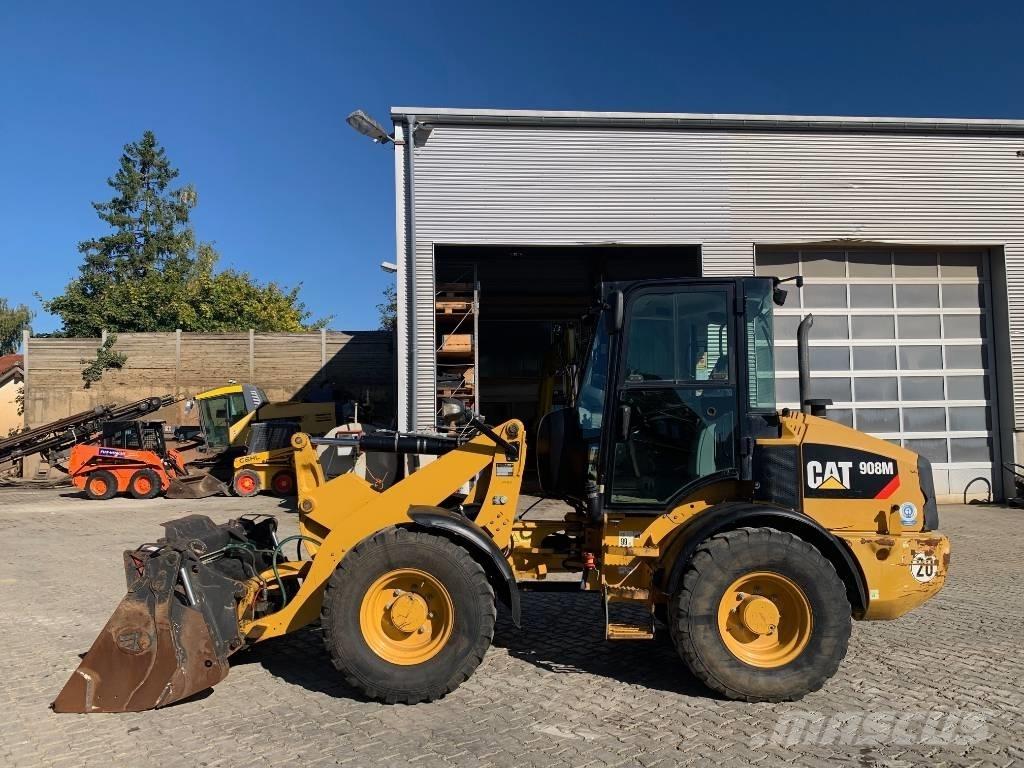 CAT 908M Iekrāvēji uz riteņiem