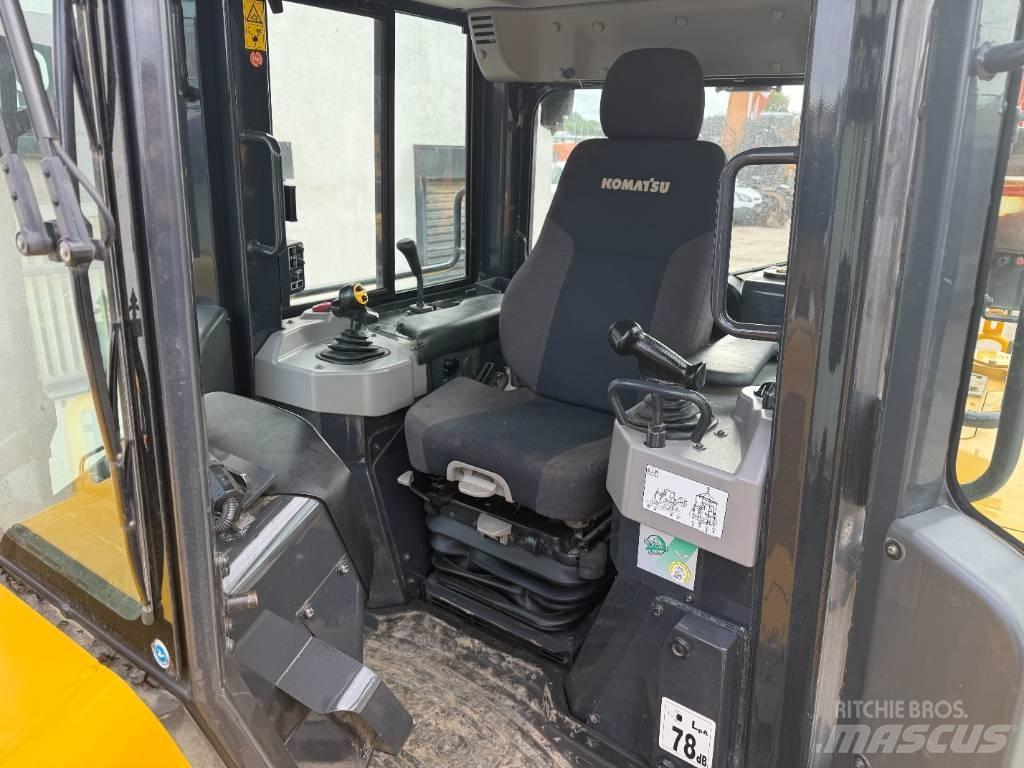 Komatsu D 71P Xi-24 Kāpurķēžu buldozeri