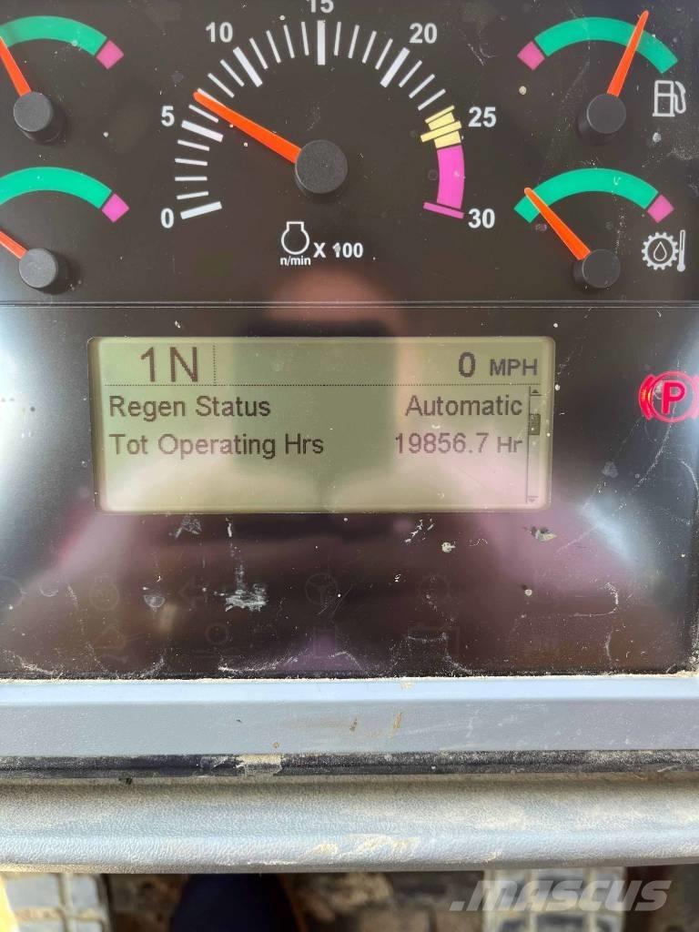 CAT 966 K Iekrāvēji uz riteņiem