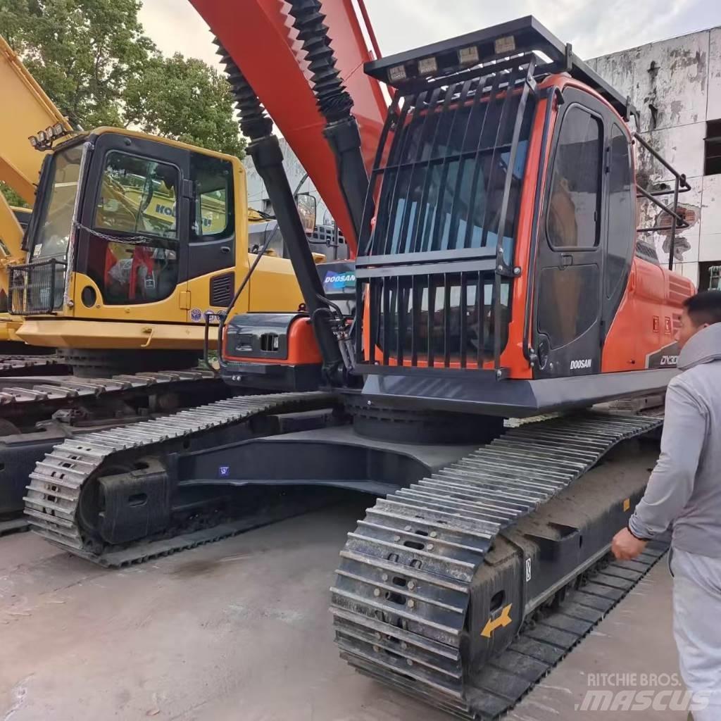 Doosan DX 300 LC Kāpurķēžu ekskavatori