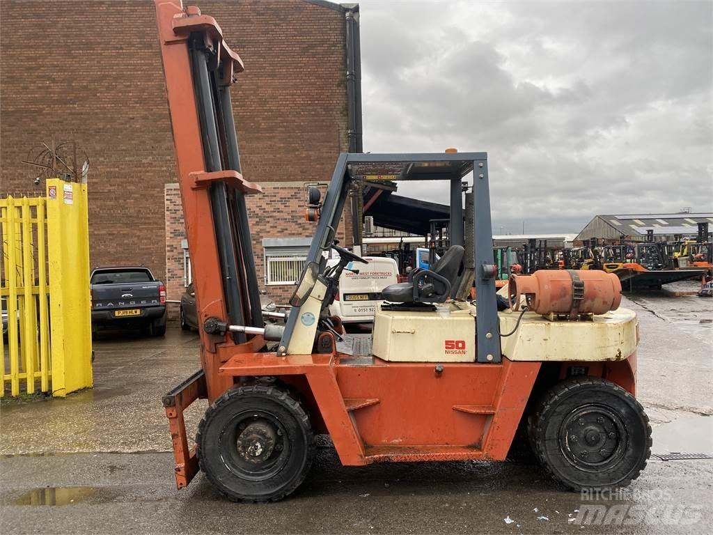 Nissan BF05H50U Tehnika ar dīzeļa dzinēju