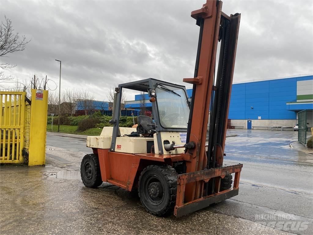 Nissan BF05H50U Tehnika ar dīzeļa dzinēju