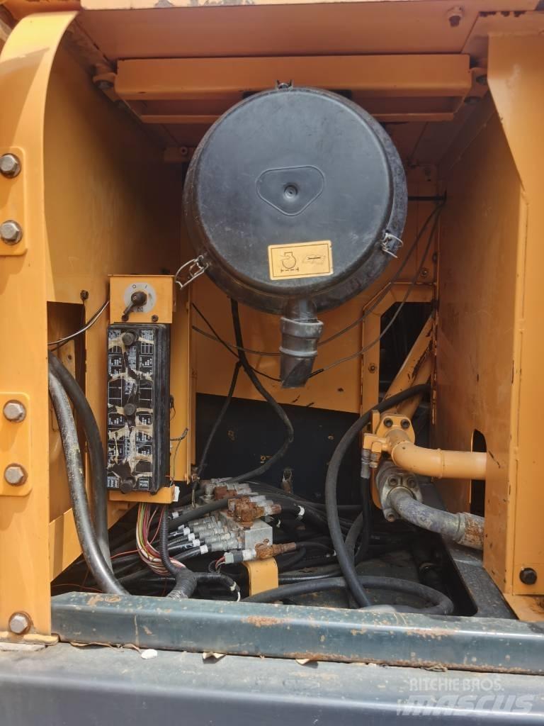 Hyundai R305LC-9T Kāpurķēžu ekskavatori