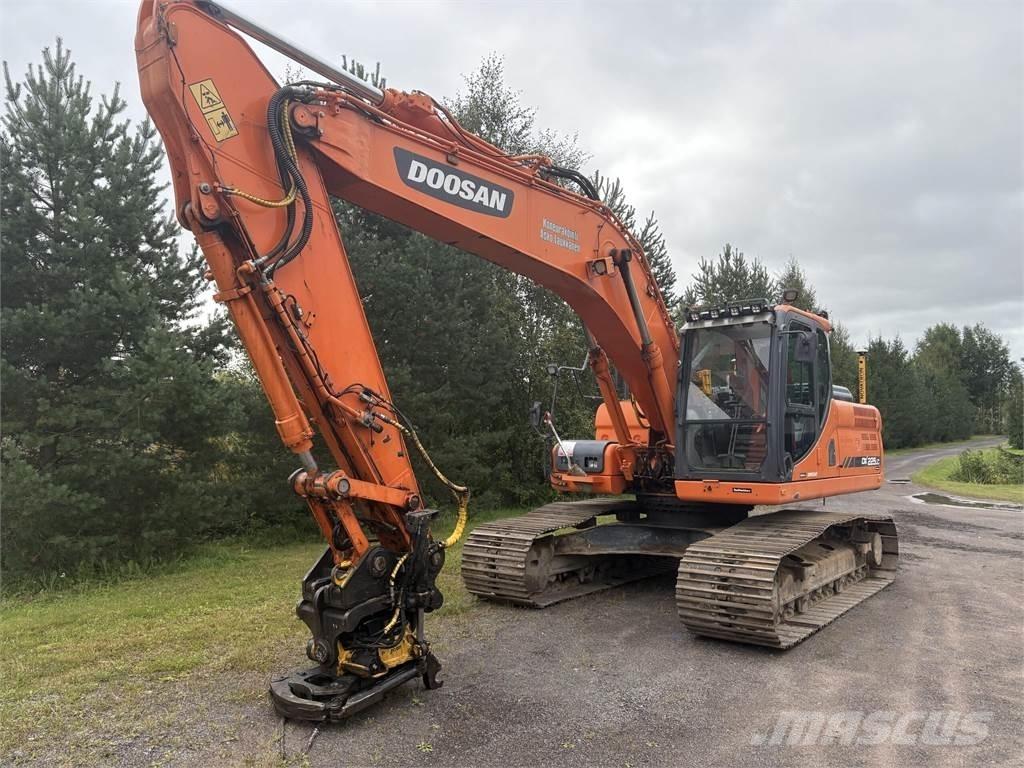 Doosan DX225LC-3 Kāpurķēžu ekskavatori
