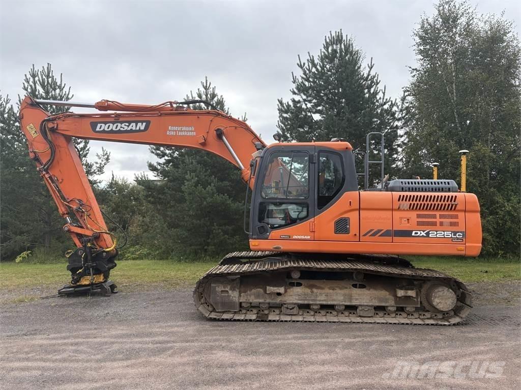 Doosan DX225LC-3 Kāpurķēžu ekskavatori