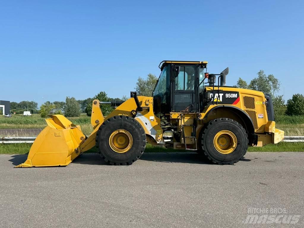CAT 950M Iekrāvēji uz riteņiem