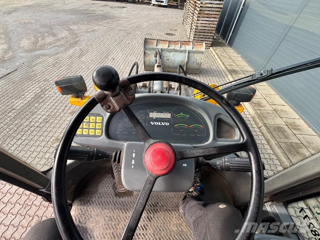 Volvo L 30 Iekrāvēji uz riteņiem