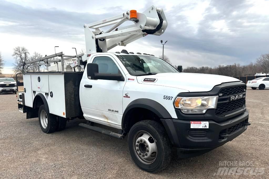 RAM 5500 TRADESMAN Pacēlāji uz automašīnas bāzes