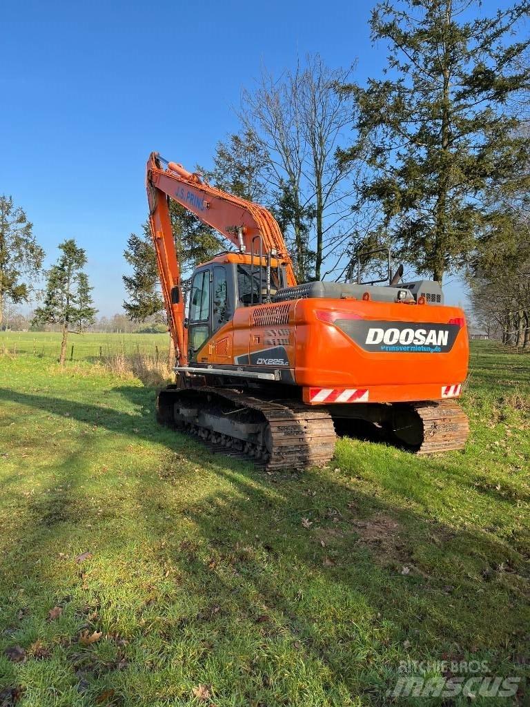 Doosan Dx225-5 Ekskavatori tālās sniedzamības darbiem