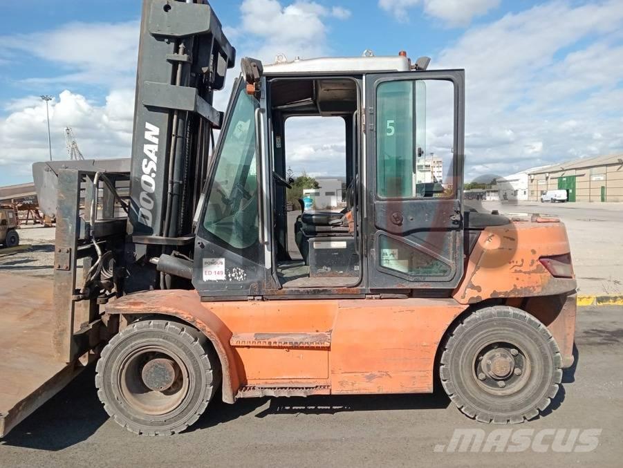 Doosan D 70 S-7 Tehnika ar dīzeļa dzinēju